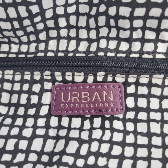 NWT Vegan Leather Ellington Clutch Crossbody with Chain Strap - Picture 5 of 5